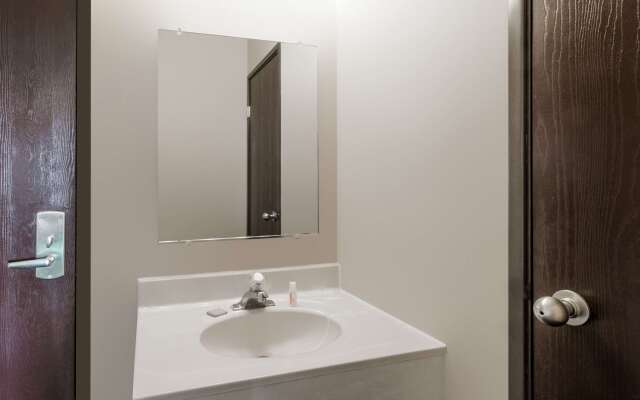 Super 8 by Wyndham Woodstock