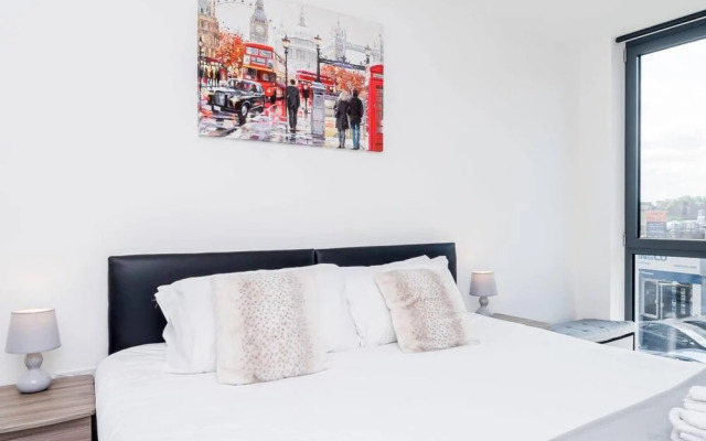 1-bed Apartment in Staines, Parking and Balcony