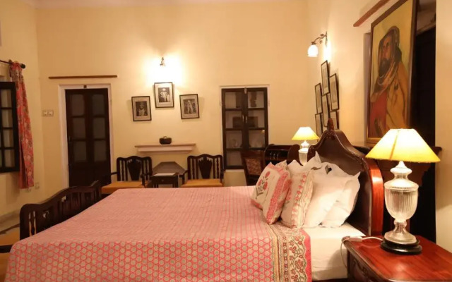 Roop Niwas Kothi, Near Mandawa