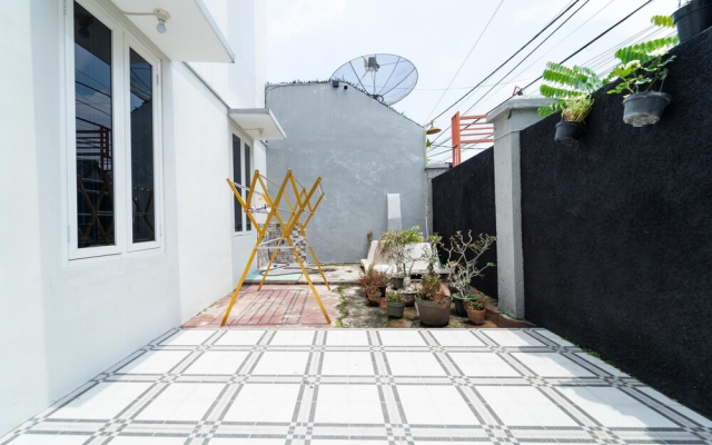 KoolKost Female Syariah near SMAK Kolese Santo Yusup