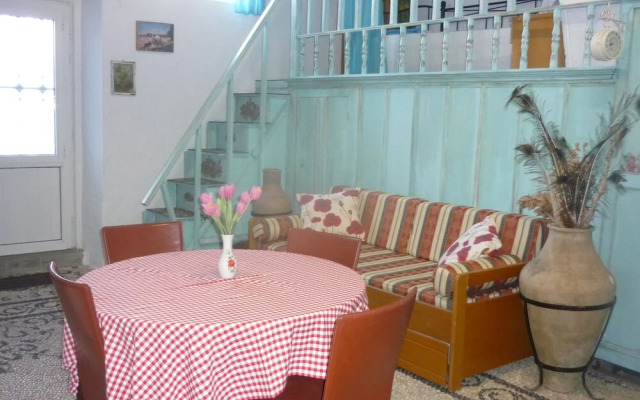 Traditional Villa 7 Mins Drive From Haraki Beach