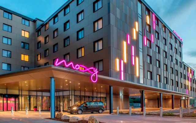 MOXY London Heathrow Airport