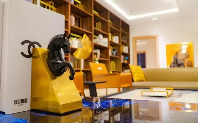 Sujimoto AveMontaigne BananaIsland Ikoyi