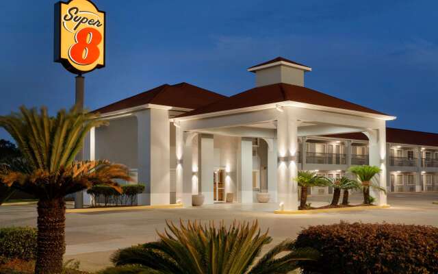 Super 8 by Wyndham Lake Charles Northeast