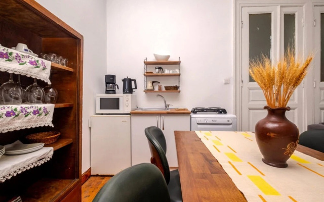 Lovely and Central Flat With Balcony in Cihangir