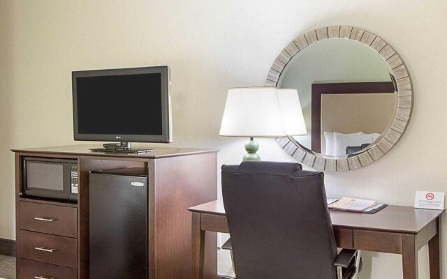 Clarion Inn & Suites Conference Center