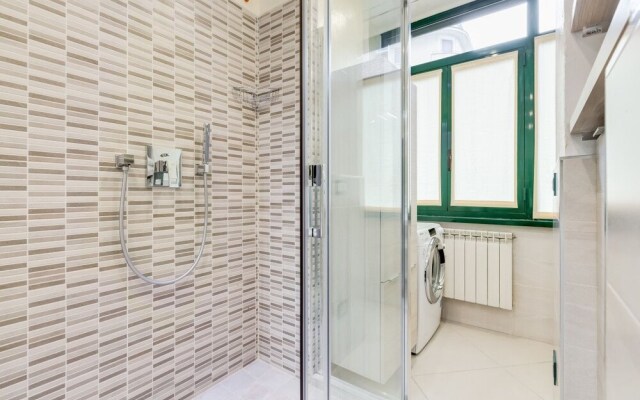 Spacious and Modern 3 bed Flat in Central Location