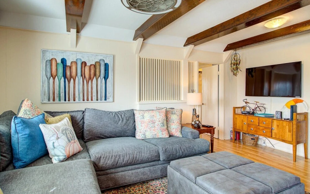 VCI - Tundra Swan Chalet