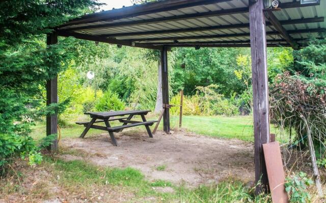 Idyllic Lakeside Cottage