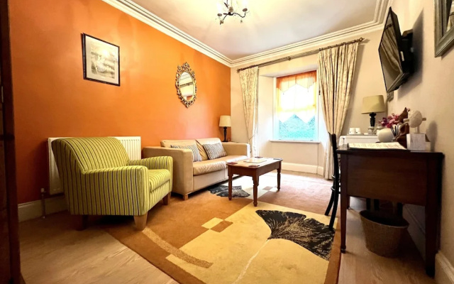 Ascot House Hotel