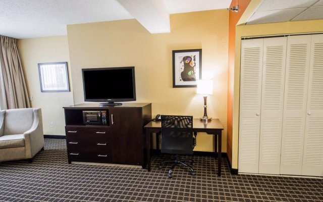 Clarion Inn & Suites Miami International Airport