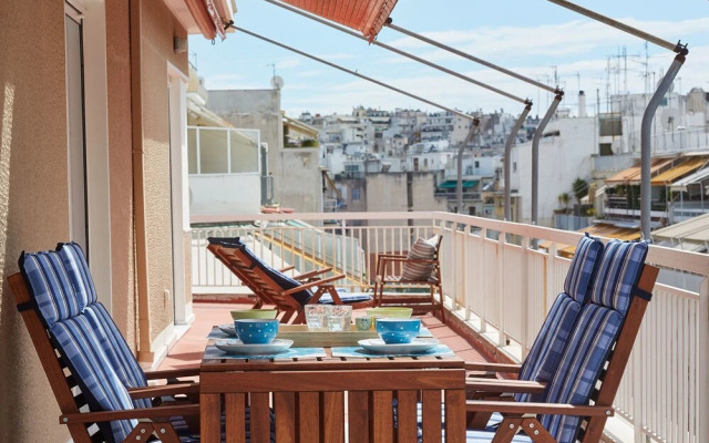 Fabulous 3 Bedroom Apartment near Kalimarmaro
