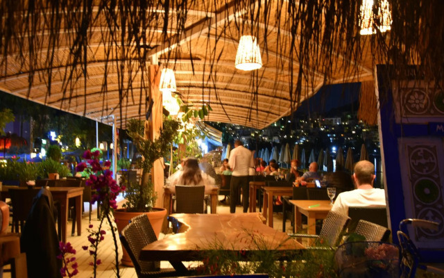 Manuela Hotel