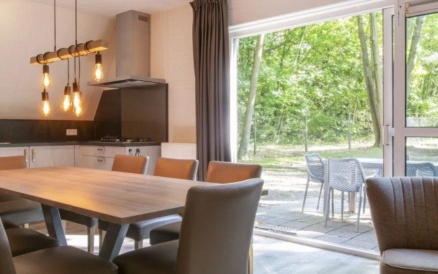 Restyled Holiday Home With Dishwasher in the Woods