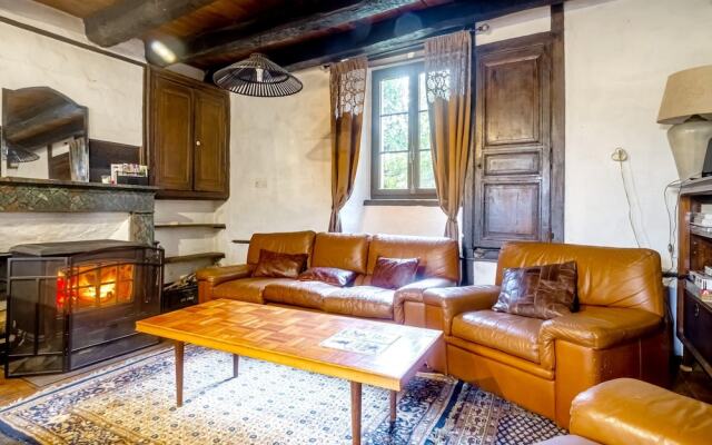 House With 8 Bedrooms in Saint-hilaire-peyroux, With Enclosed Garden a