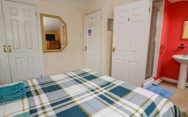 Penybont Apartment