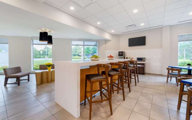 GLō Best Western Kanata Ottawa West