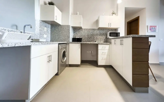 Xuru Stays I The 2bdr Warmhearted Waterside Apt