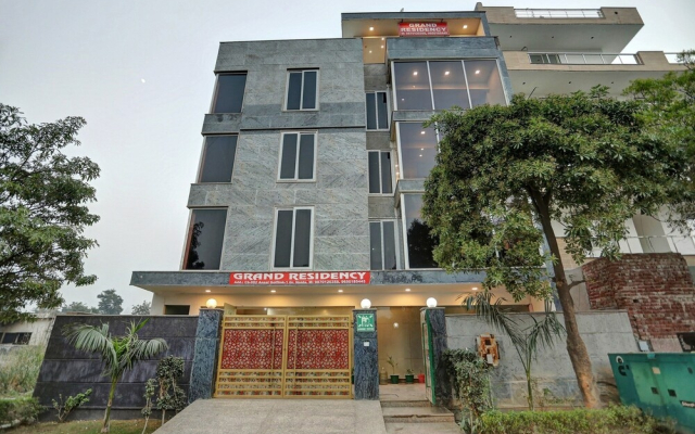 OYO Townhouse 22956 Hotel Grand Residency