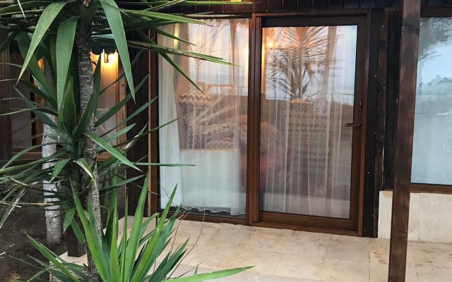 Kara Kedi Beach Bungalow