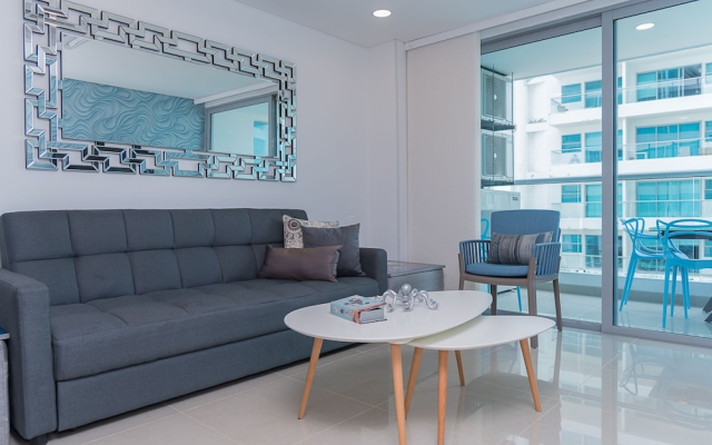 Deluxe Condo W Amenities & Beach