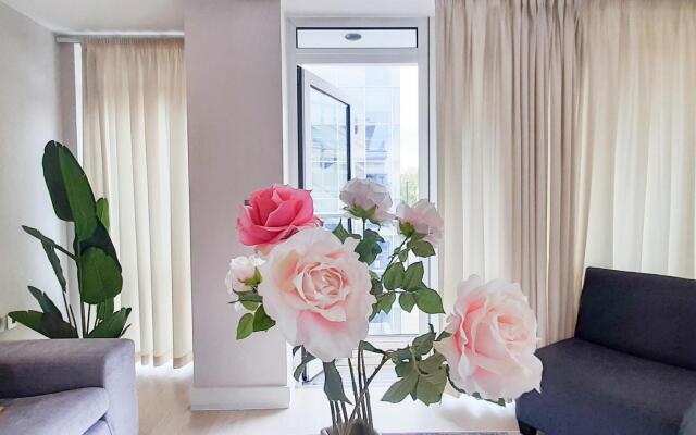 Luxurious Two Bed Two Bath with Balcony in Angel