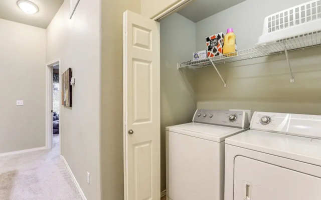 Walk to Mcmenamins Edgefield: Inviting Townhome!