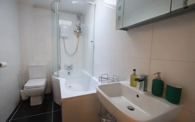 2 Bedroom Flat in Beautiful Clifton