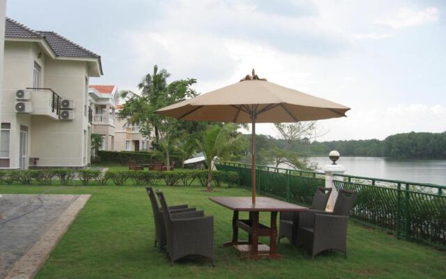 Vietnam Golf - Lake View Villas