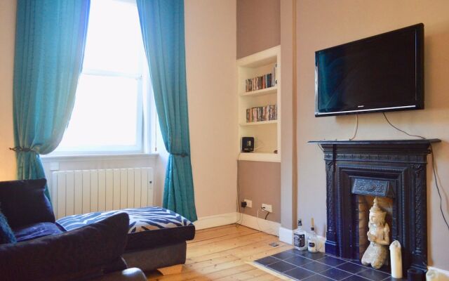 Central 1 Bedroom Flat Sleeps 2