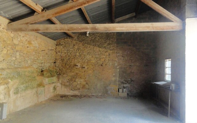 House With 2 Bedrooms in Saint-laurent-la-vernède, With Enclosed Garde