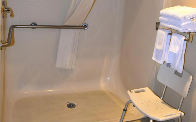 Quality Inn & Suites Brooks Louisville South