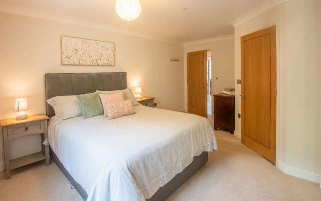 Modern 2-Bed Flat In Tavistock Centre