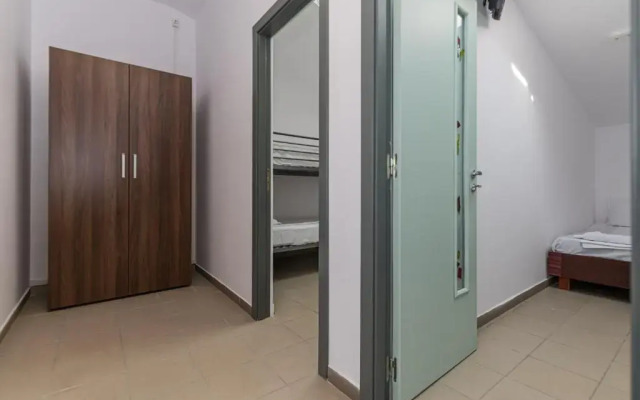 Hostel Ghimbav Airport