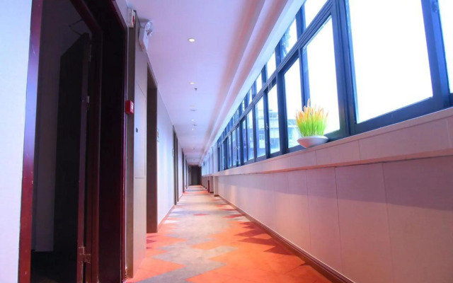 Borrman Hotel (Daye Qinglongshan Park Diaoyudao)