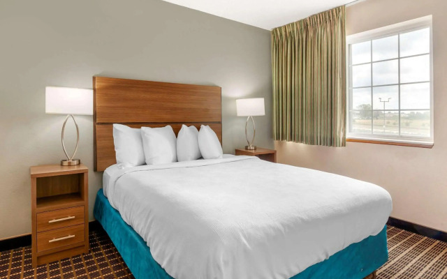 MainStay Suites Dubuque at Hwy 20