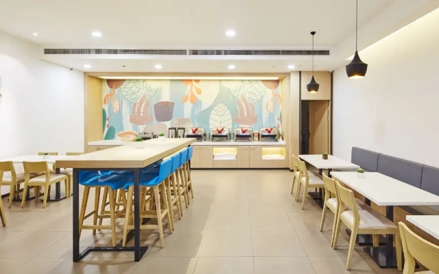 Hanting Hotel Urumqi Ergong Stadium