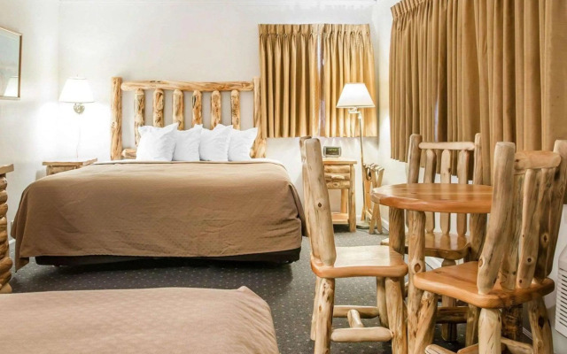 Quality Inn & Suites Mackinaw City Beachfront