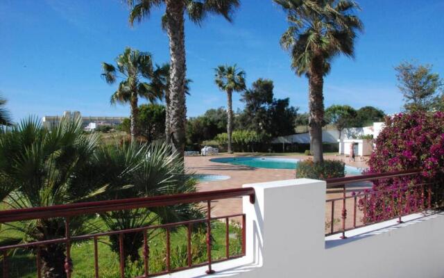 Great 2 bedroom apartment with communal pool