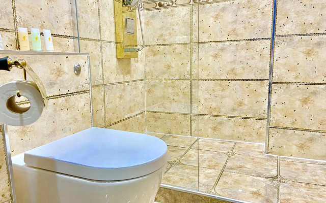 Queen Stay Apartments