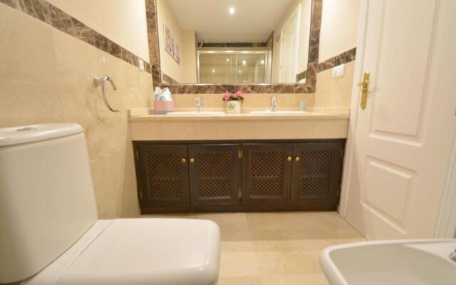 Luxury beach side apartment in Marbella Playa