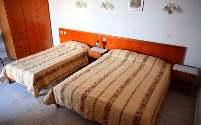 Triple Sea View Family Room Close To The Beach