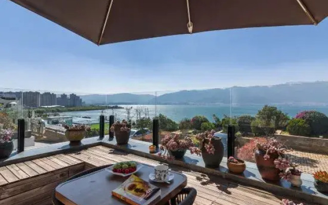 Dali Junbo Tea Yun Theme Seaview Homestay