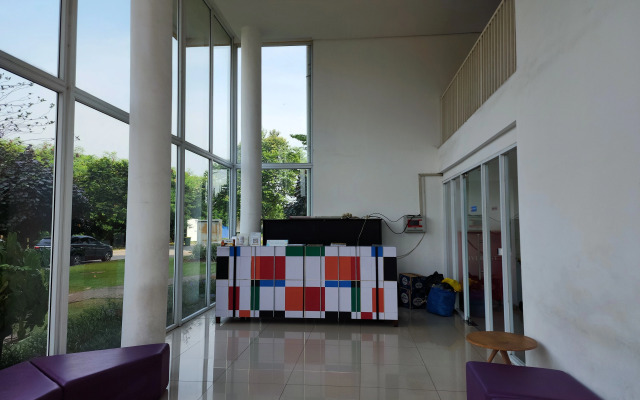 Barata Hotel Near Bandara Soekarno Hatta