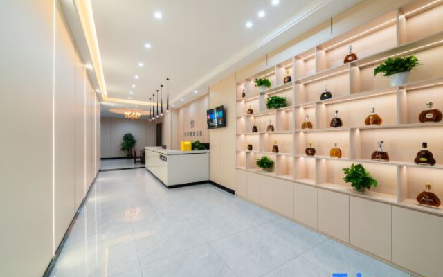 Ziyue Smart Hotel (Shuikou Dongjiang Industrial Park)