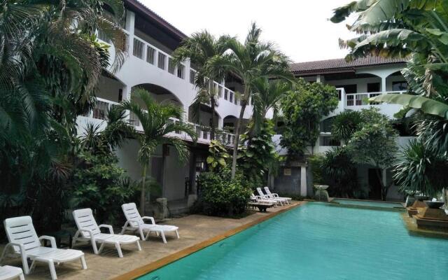 Holiday Park Hotel