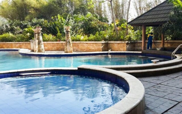 Spacious Riverside Pluit Apartment