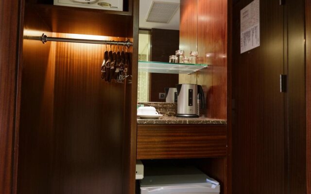 Jen Dow International Hotel