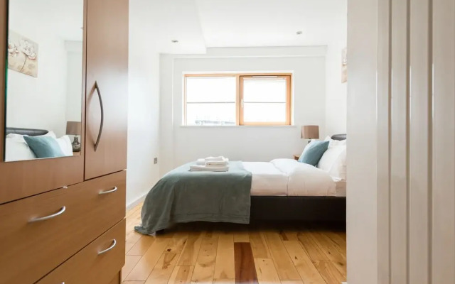 Platinum Apartment next to London Bridge 9995
