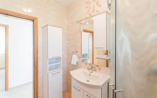 Beautiful Villa in Privlaka With Heated Swimming Pool